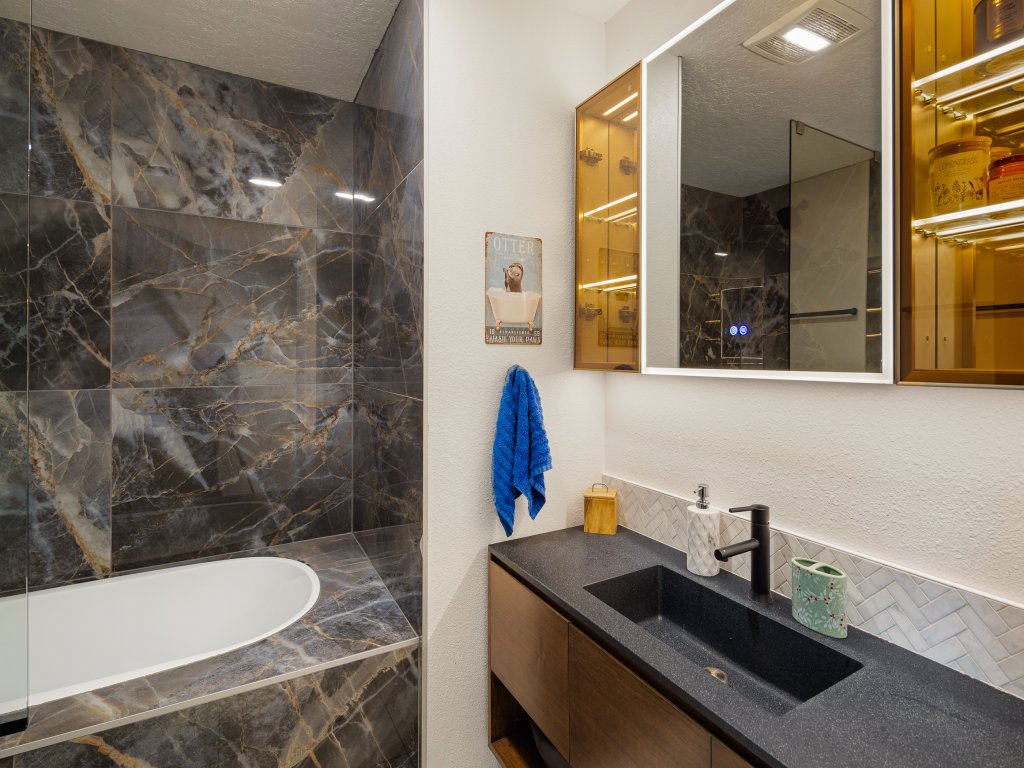 Zen Den - 10 Minutes to Autzen & Downtown Vacation Rental in Oregon - RedAwning