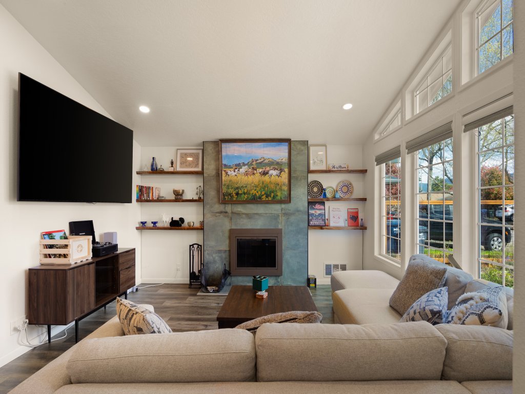 Zen Den - 10 Minutes to Autzen & Downtown Vacation Rental in Oregon - RedAwning