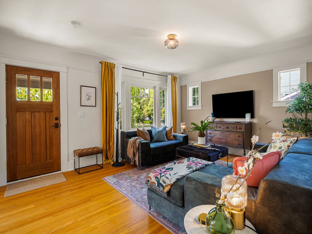 Orchard Luxe - Modern Home in Walking Distance to UO Vacation Rental in Oregon - RedAwning