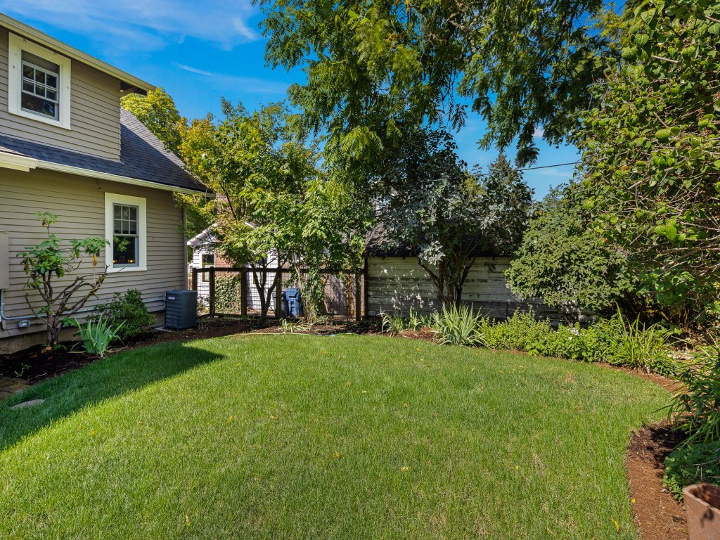 Orchard Luxe - Modern Home in Walking Distance to UO Vacation Rental in Oregon - RedAwning