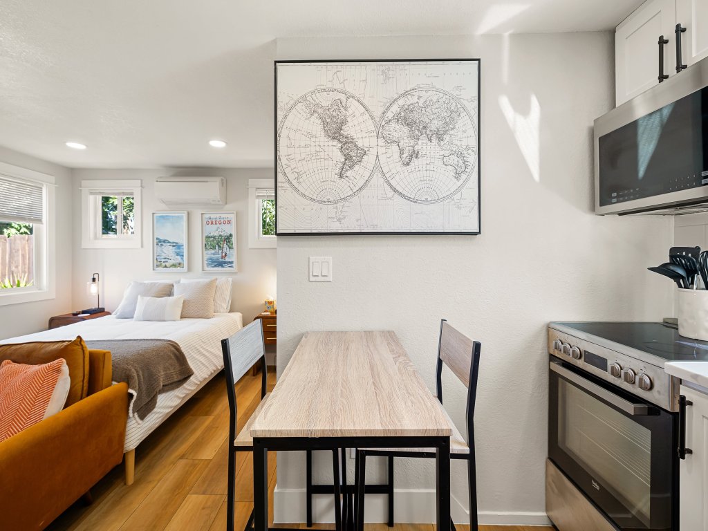 Cozy Casita - Minutes to Autzen & Downtown Vacation Rental in Oregon - RedAwning