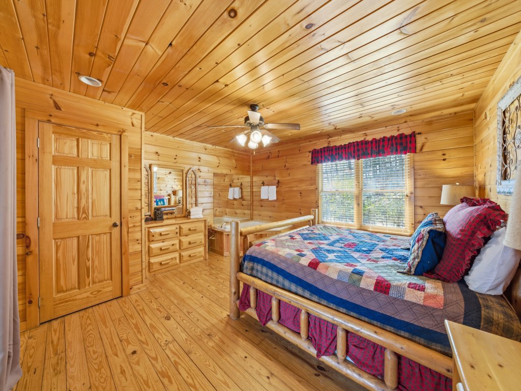 The Toasted Turkey Vacation Rental in Gatlinburg - RedAwning