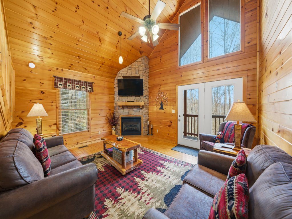 The Toasted Turkey Vacation Rental in Gatlinburg - RedAwning