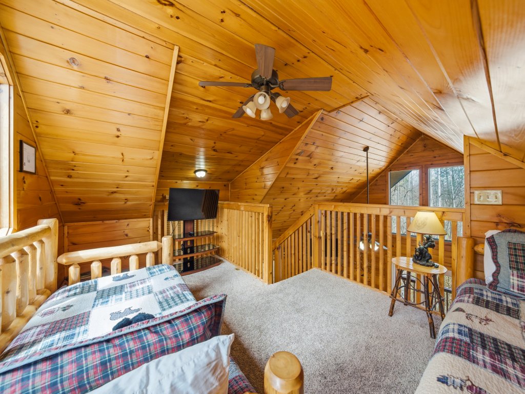 The Toasted Turkey Vacation Rental in Gatlinburg - RedAwning