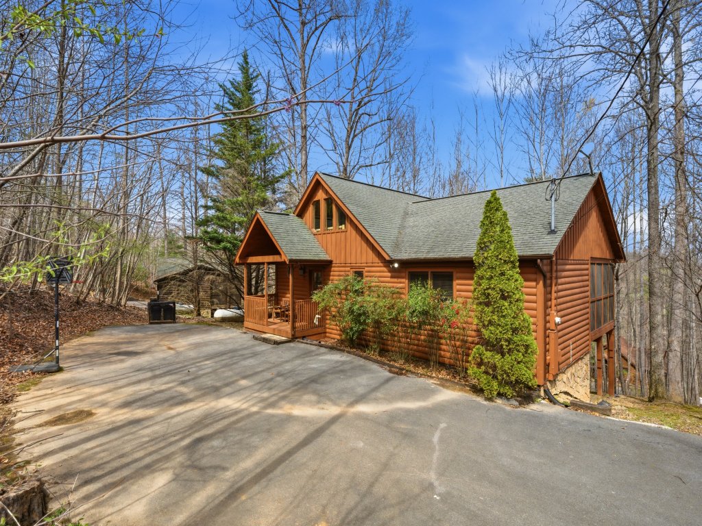 The Toasted Turkey Vacation Rental in Gatlinburg - RedAwning