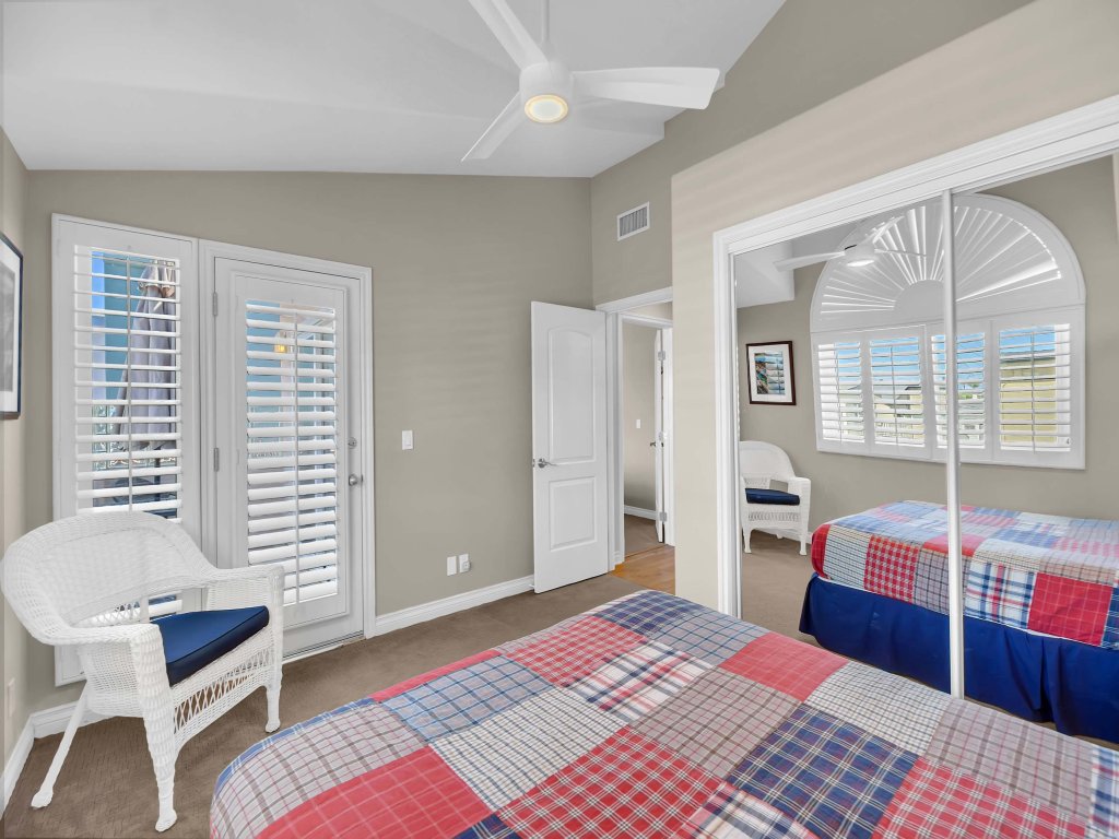 4207 Seashore Drive | Rooftop Deck, Sleeps 12 Vacation Rental in Newport Beach - RedAwning