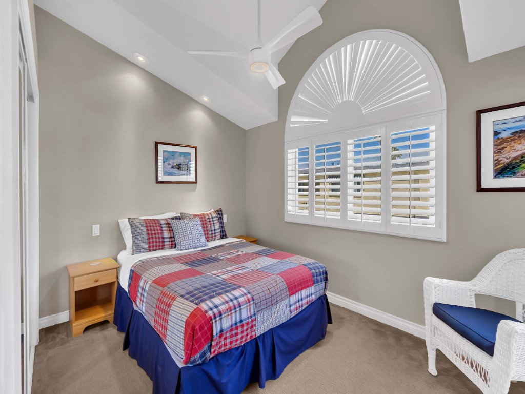 4207 Seashore Drive | Rooftop Deck, Sleeps 12 Vacation Rental in Newport Beach - RedAwning