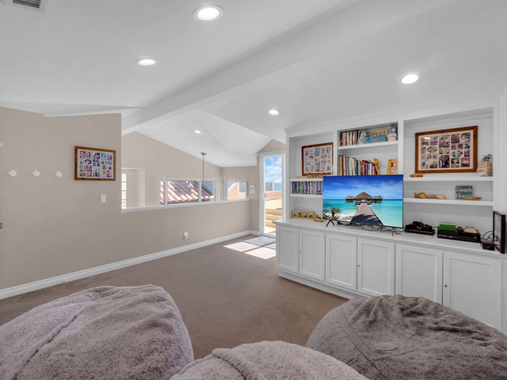 4207 Seashore Drive | Rooftop Deck, Sleeps 12 Vacation Rental in Newport Beach - RedAwning