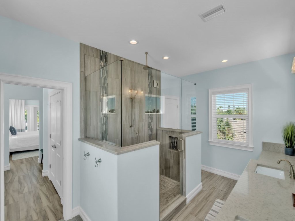 Coastal Livin' Vacation Rental in Holmes Beach - RedAwning