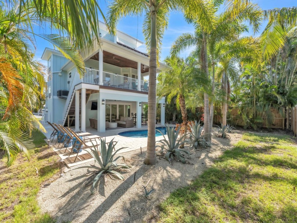 Coastal Livin' Vacation Rental in Holmes Beach - RedAwning
