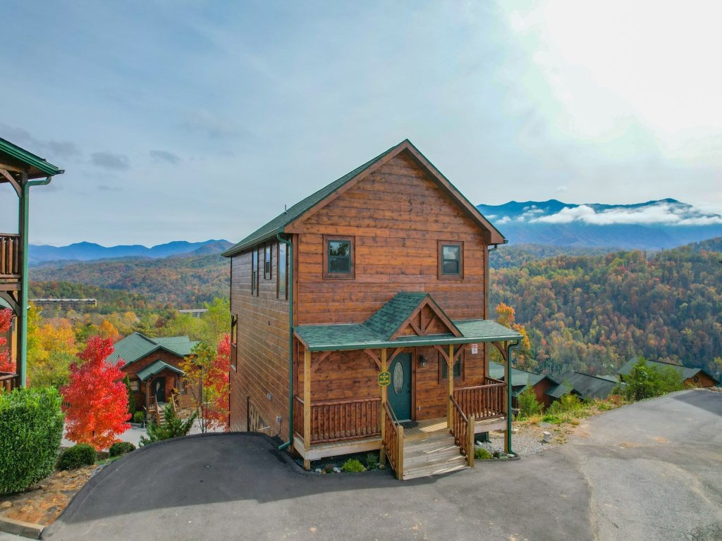 Gatlinburg Mountain Lodge Vacation Rental in Gatlinburg - RedAwning