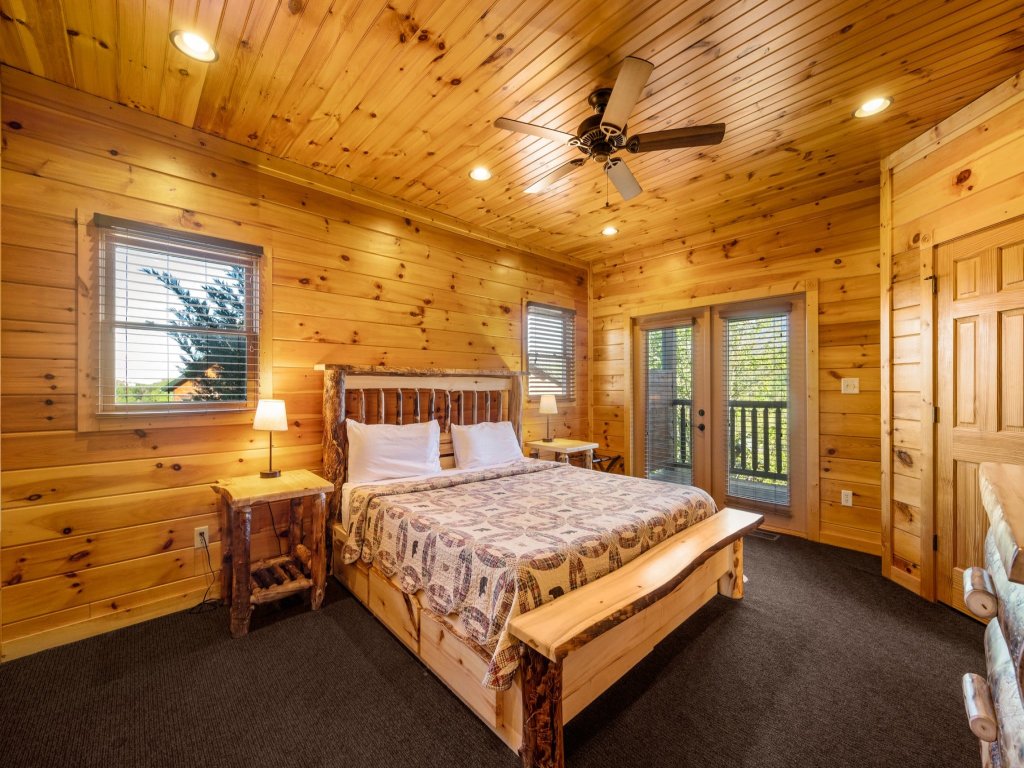 Gatlinburg Mountain Lodge Vacation Rental in Gatlinburg - RedAwning