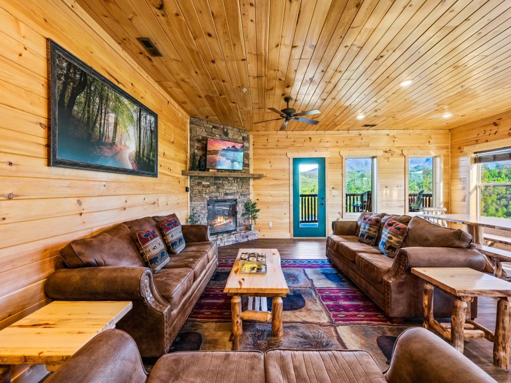 Gatlinburg Views Lodge Vacation Rental in Gatlinburg - RedAwning