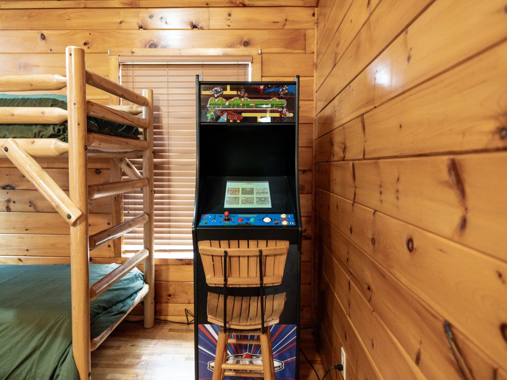 Bear Alley Vacation Rental in Gatlinburg - RedAwning