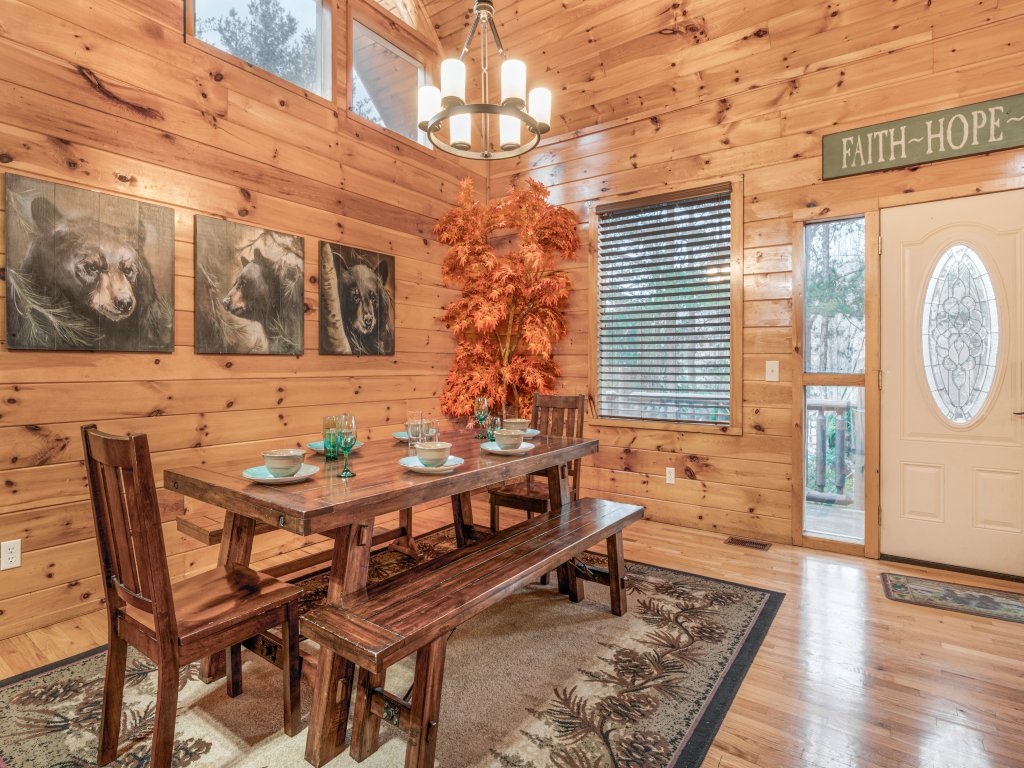Bear Alley Vacation Rental in Gatlinburg - RedAwning