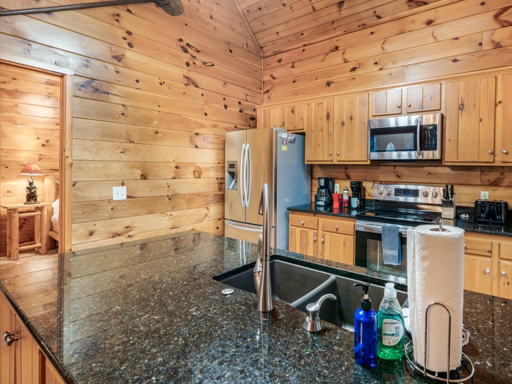 Bear Alley Vacation Rental in Gatlinburg - RedAwning