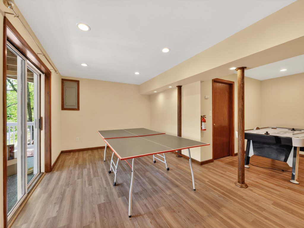 Pocono Sanctuary 10 Min to Falls Family Escape Vacation Rental in Pennsylvania - RedAwning