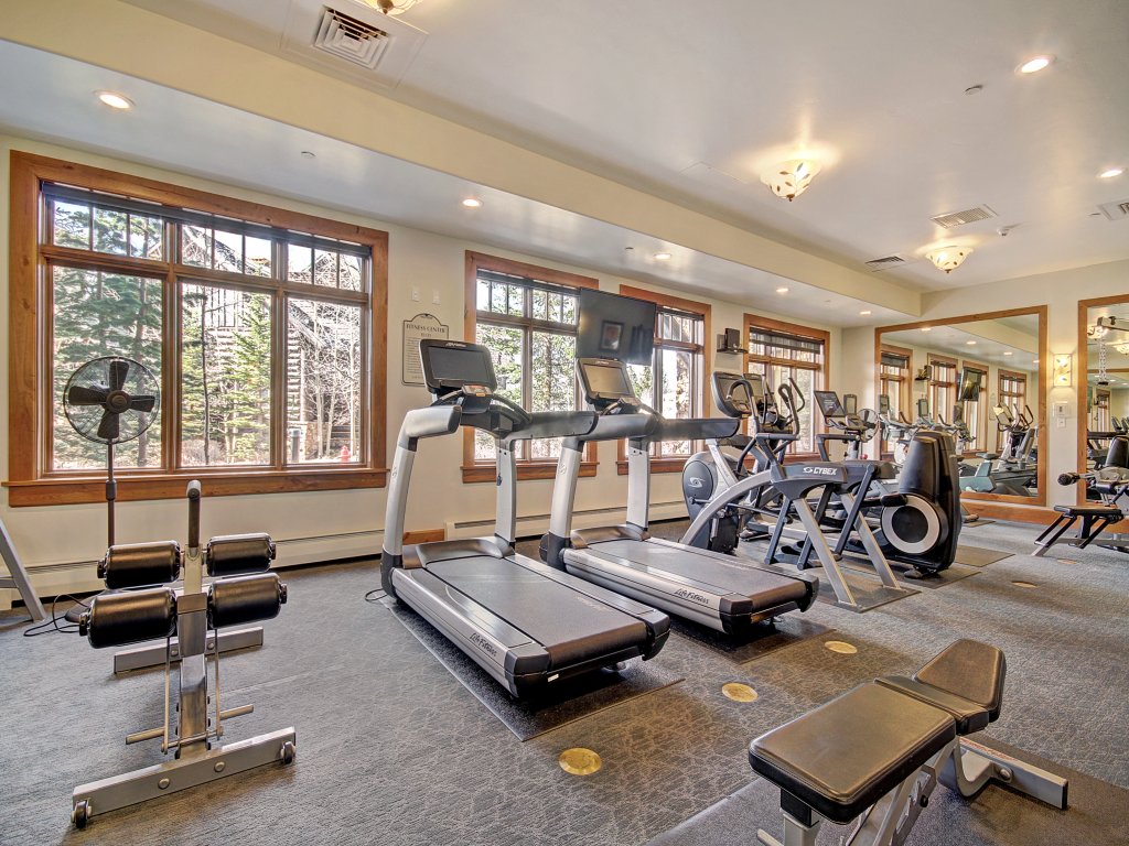 3BR Condo in Bachelor Gulch, Ski in/out Vacation Rental in Avon - RedAwning