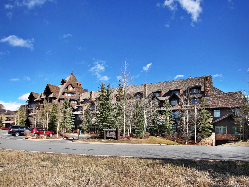 3BR Condo in Bachelor Gulch, Ski in/out Vacation Rental in Avon - RedAwning
