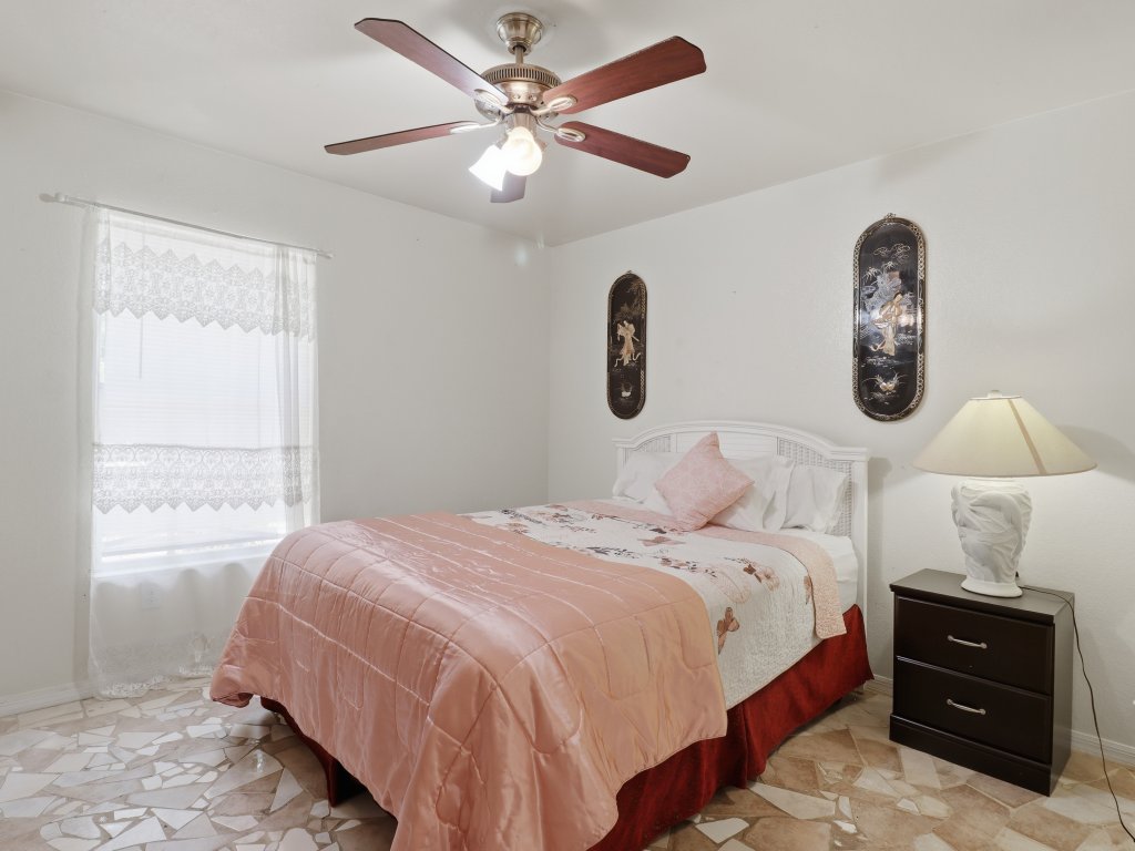 Sleeps 16 plus Central Cape Coral Family Escape Vacation Rental in Cape Coral - RedAwning