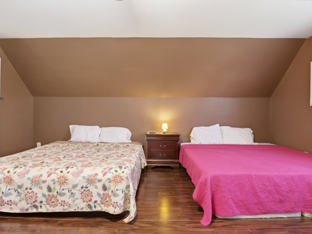 Sleeps 16 plus Central Cape Coral Family Escape Vacation Rental in Cape Coral - RedAwning