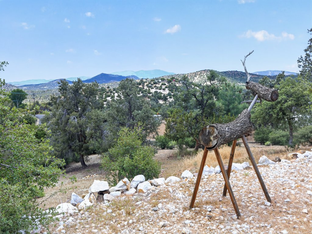 Tehachapi 12-Guest Group Escape Vacation Rental in California - RedAwning