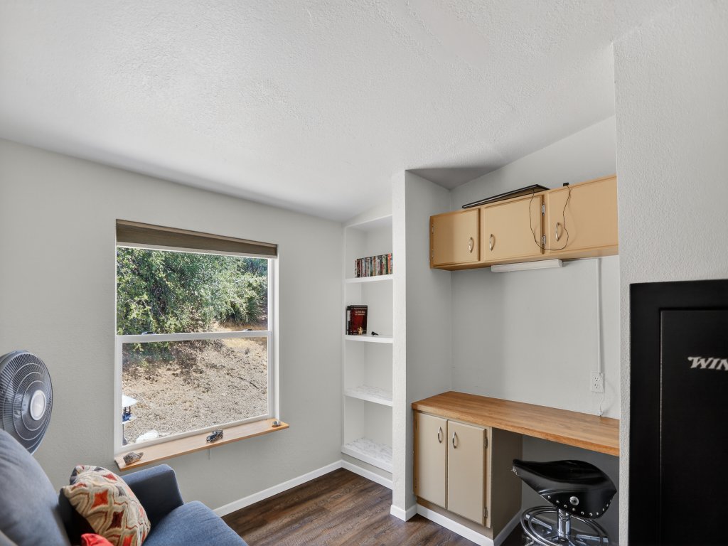 Tehachapi 12-Guest Group Escape Vacation Rental in California - RedAwning