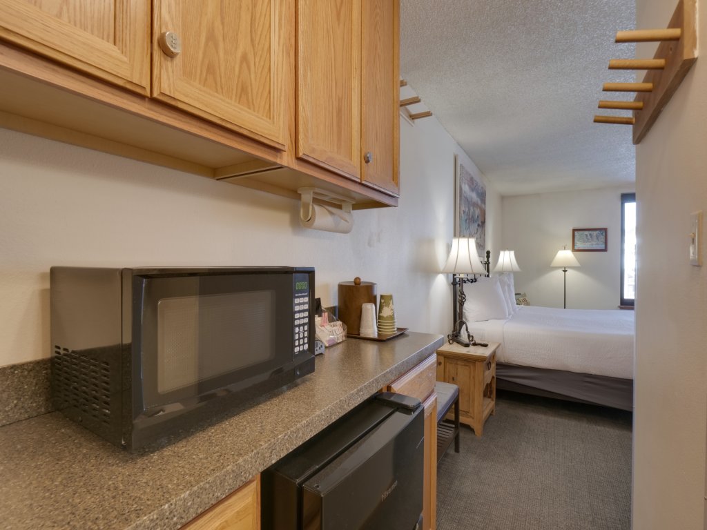 Village Square 1 Bedroom Condo #636/638 Vacation Rental in Copper Mountain - RedAwning