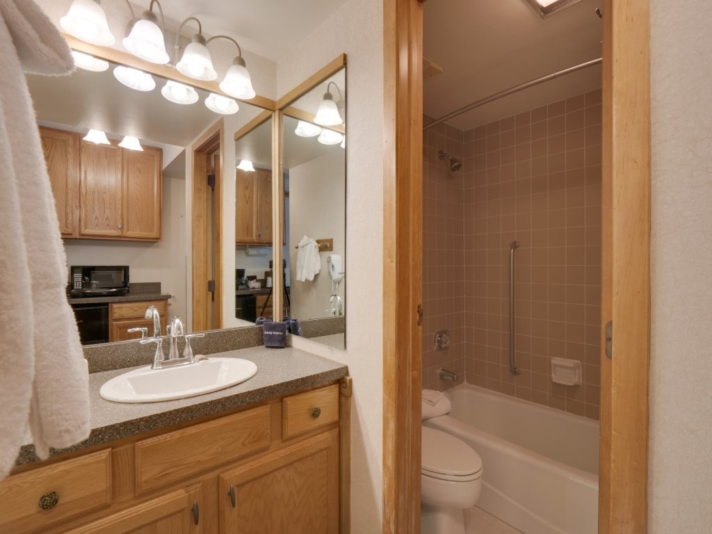 Village Square 1 Bedroom Condo #638/640 Vacation Rental in Copper Mountain - RedAwning