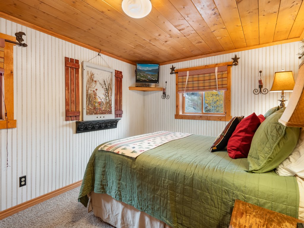 Haskell Cabin Vacation Rental in Grand Lake - RedAwning