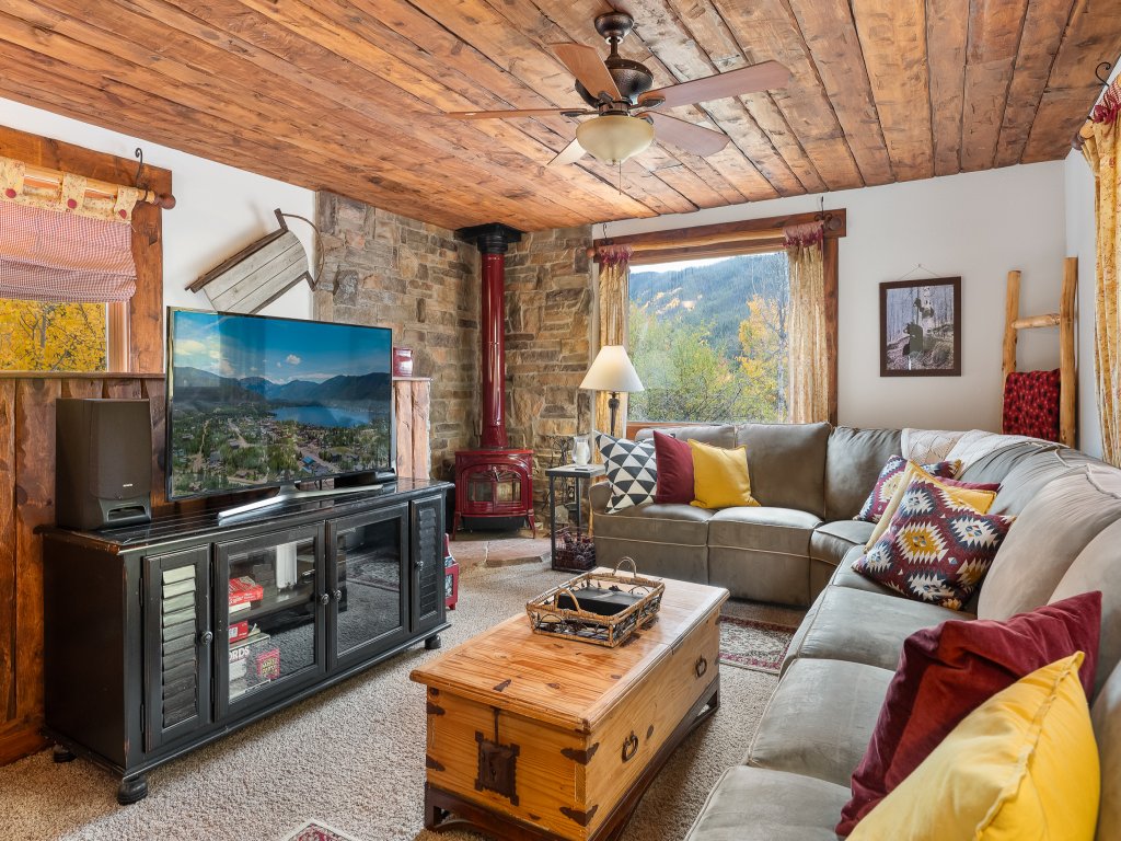 Haskell Cabin Vacation Rental in Grand Lake - RedAwning