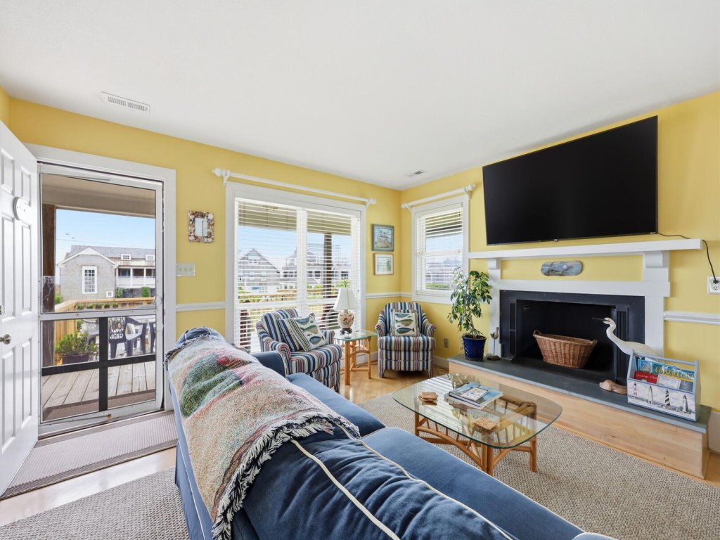 Leland's Beach House Vacation Rental in North Carolina - RedAwning
