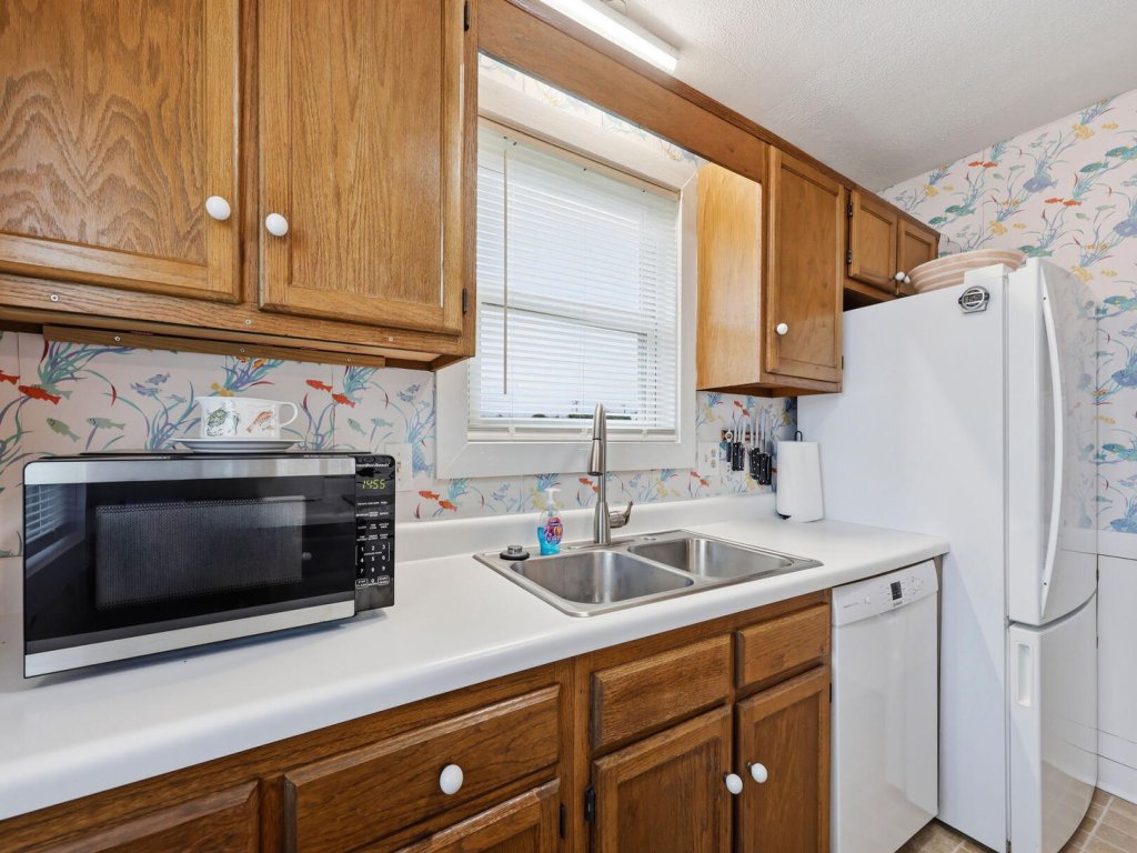 Leland's Beach House Vacation Rental in North Carolina - RedAwning