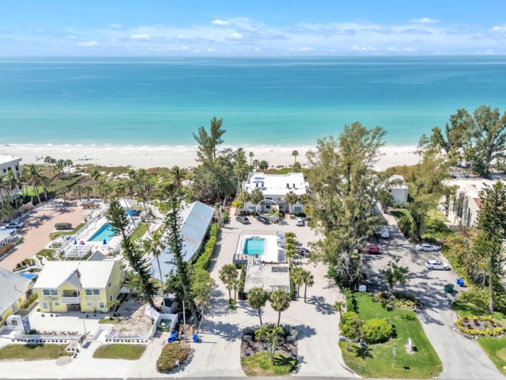 2 Salty Vacation Rental in Longboat Key - RedAwning