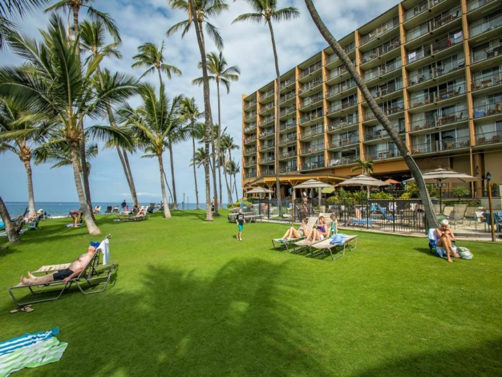 MANA KAI MAUI RESORT, #804A Vacation Rental in Hawaii - RedAwning