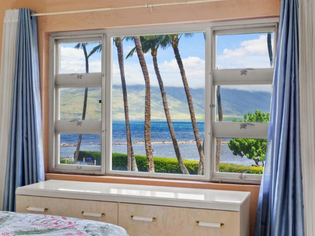 MENEHUNE SHORES, #206** Vacation Rental in Hawaii - RedAwning