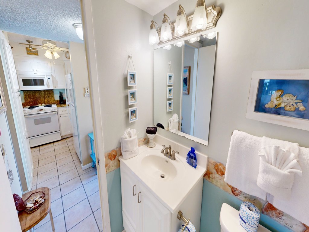 Emerald Isle 205 Vacation Rental in Fort Walton Beach - RedAwning