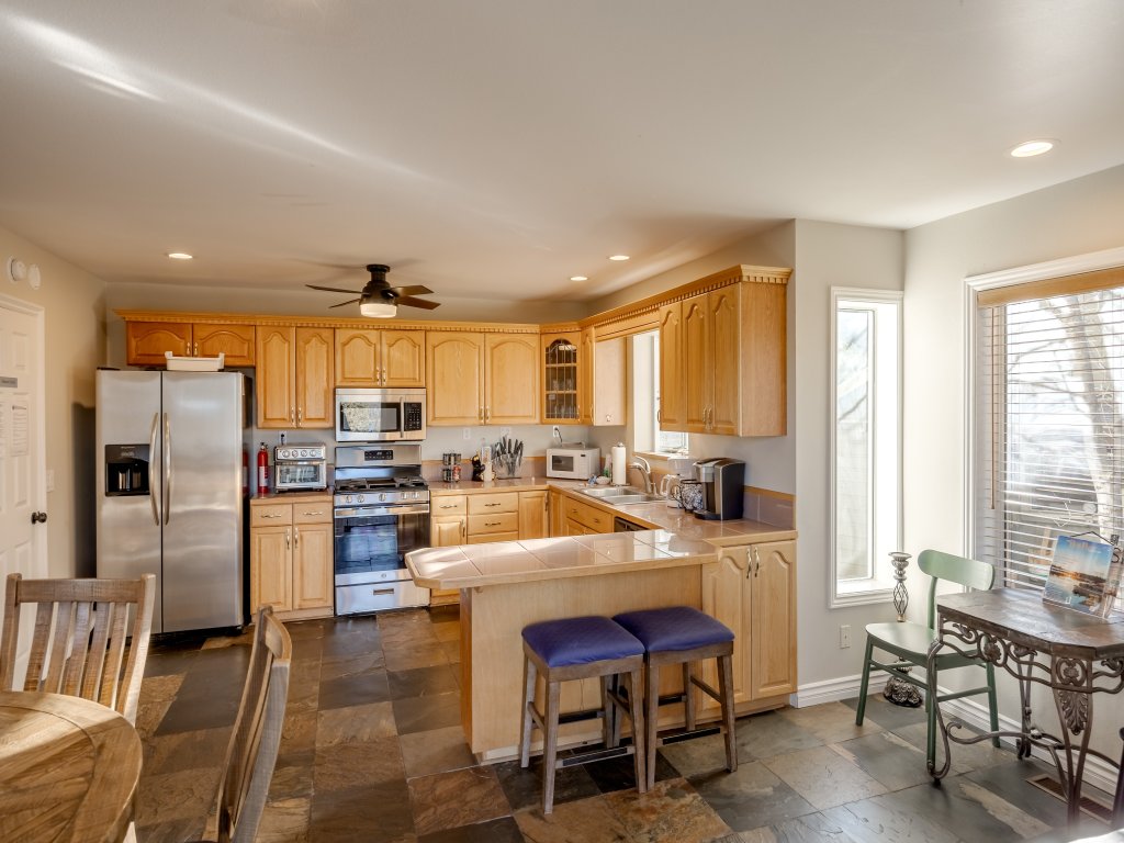 23 - Big Bear Lakeview Lodge Vacation Rental in Big Bear Lake - RedAwning