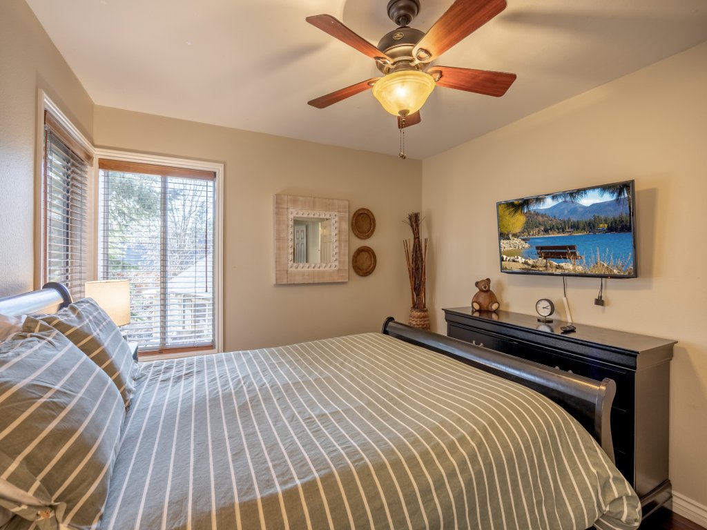 23 - Big Bear Lakeview Lodge Vacation Rental in Big Bear Lake - RedAwning