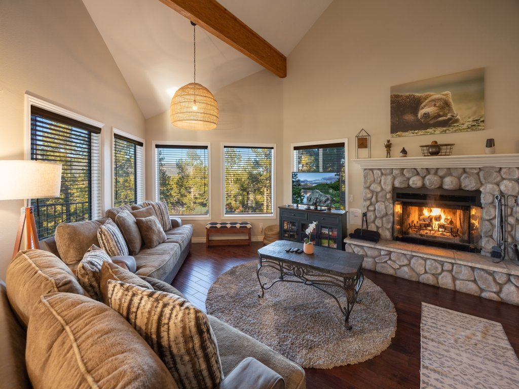 23 - Big Bear Lakeview Lodge Vacation Rental in Big Bear Lake - RedAwning