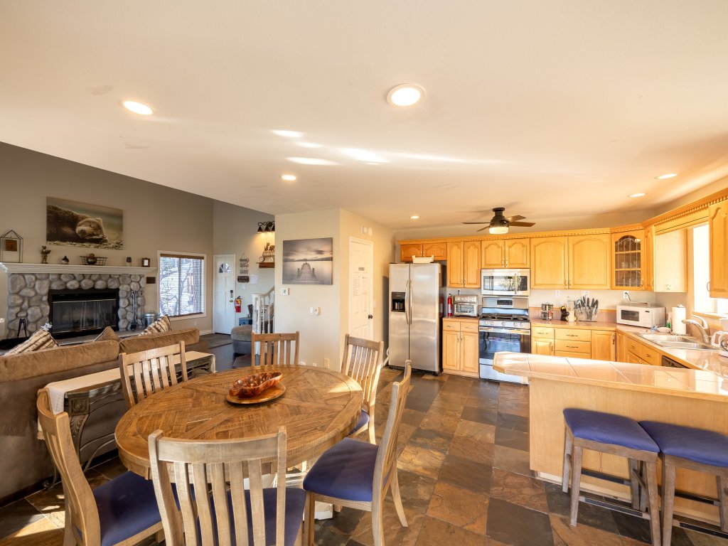 23 - Big Bear Lakeview Lodge Vacation Rental in Big Bear Lake - RedAwning