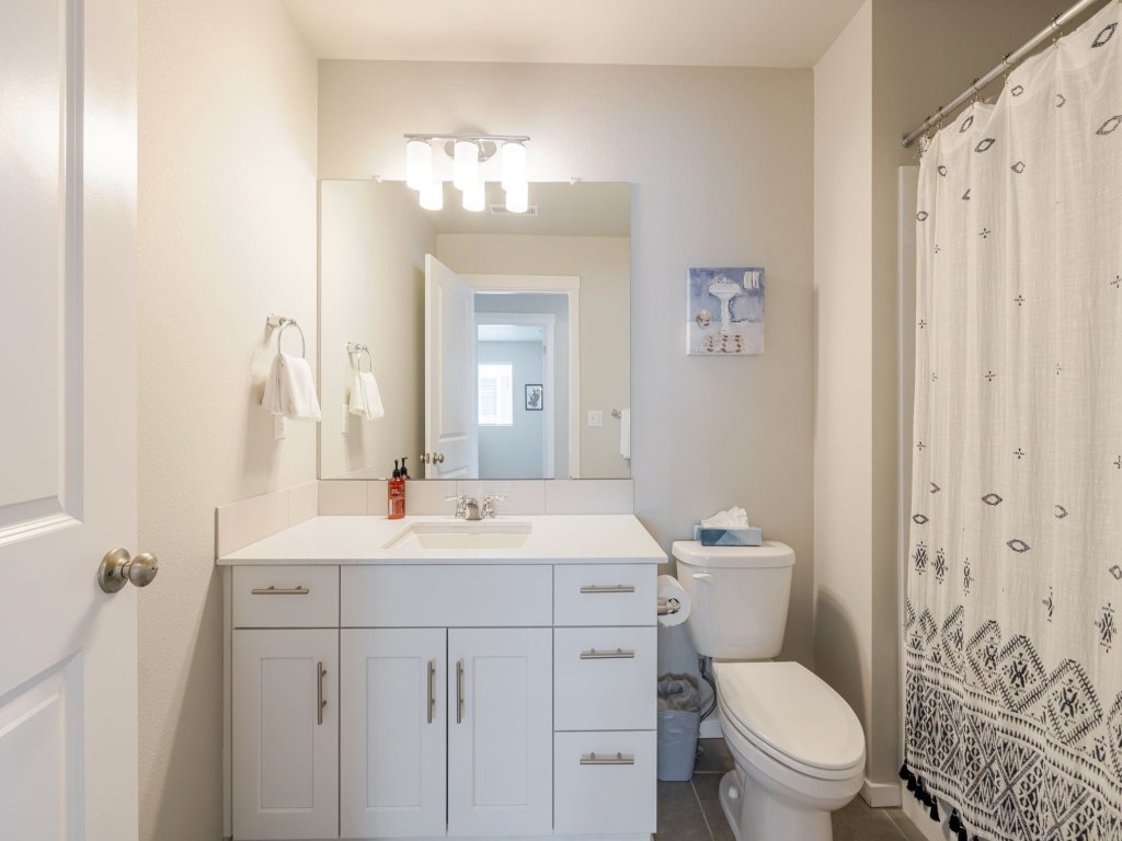Tommy Vacation Rental in Bend - RedAwning