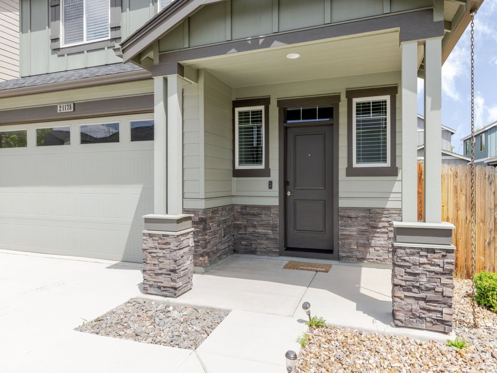 Tommy Vacation Rental in Bend - RedAwning