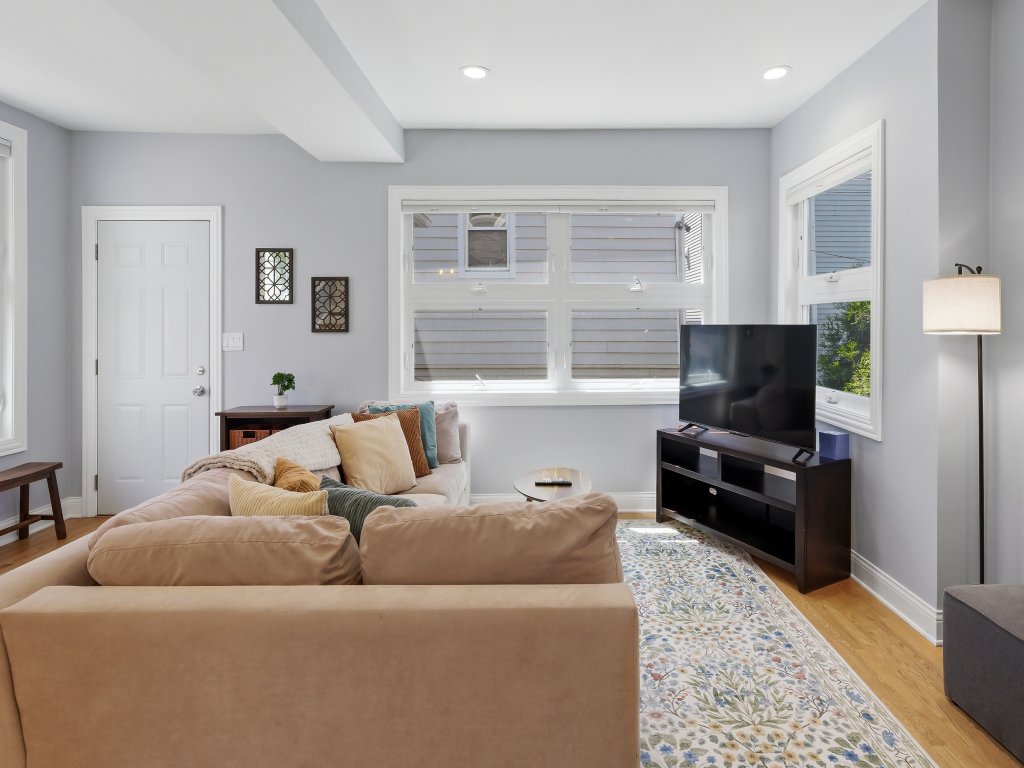 Charming Andersonville Coach House 3BR 2,5BA Vacation Rental in Chicago - RedAwning