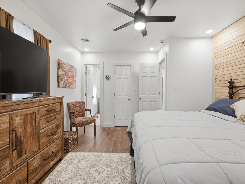 Modern Farmhouse 3BR Tulsa Oasis Vacation Rental in Tulsa - RedAwning