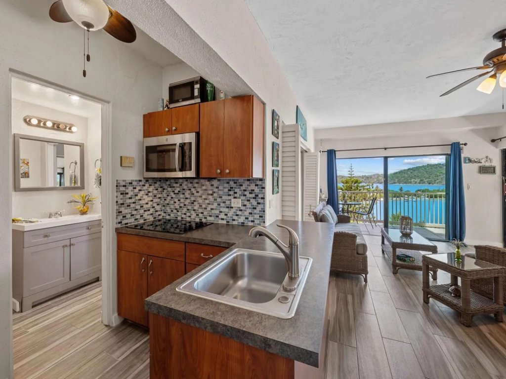 B29 Vacation Rental - RedAwning