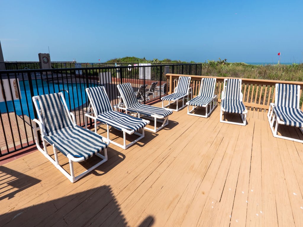 Direct Beachfront Condo-Jacuzzi-Elevator-SPI Vacation Rental in South Padre Island - RedAwning