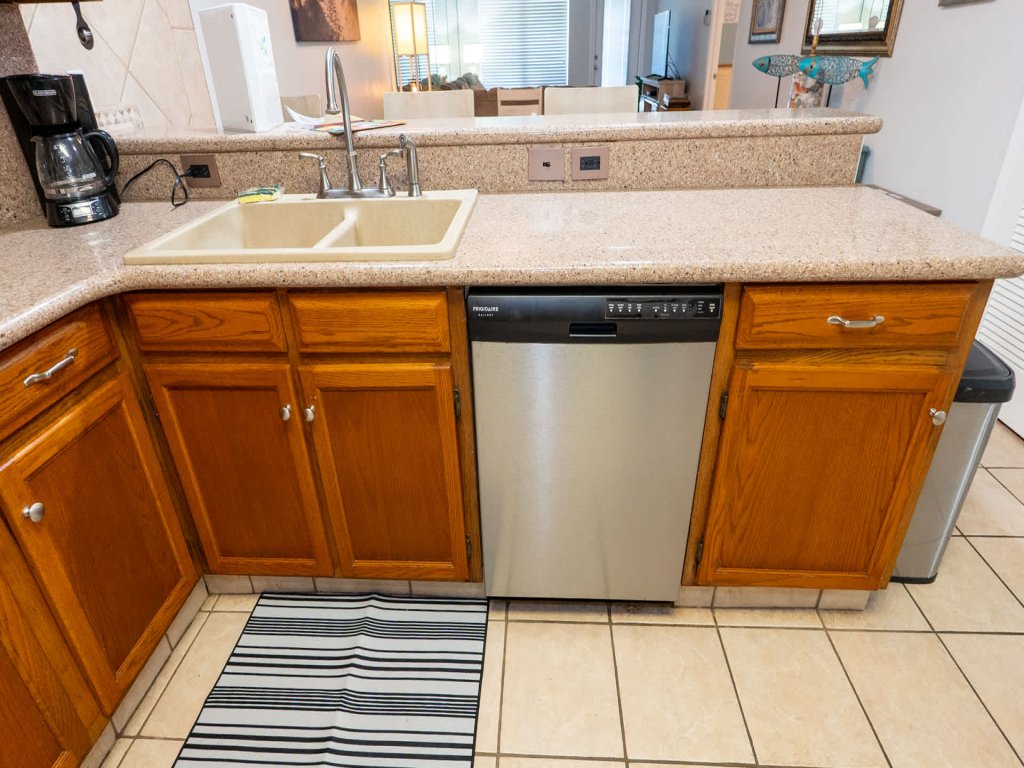 Direct Beachfront Condo-Jacuzzi-Elevator-SPI Vacation Rental in South Padre Island - RedAwning