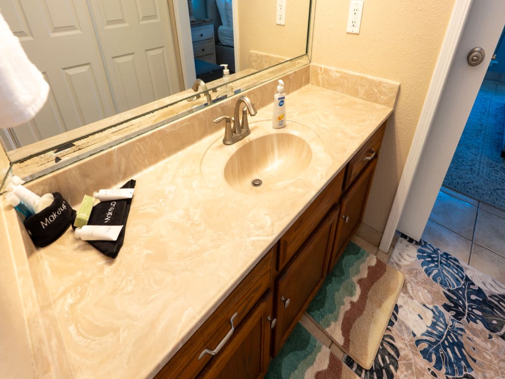 Direct Beachfront Condo-Jacuzzi-Elevator-SPI Vacation Rental in South Padre Island - RedAwning