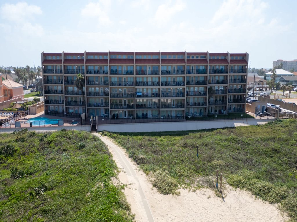 Direct Beachfront Condo-Jacuzzi-Elevator-SPI Vacation Rental in South Padre Island - RedAwning